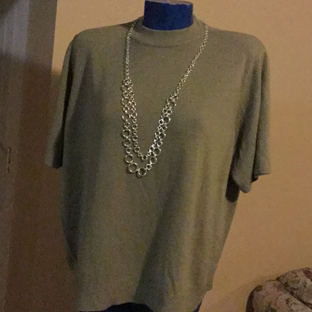 Short sleeve sweater